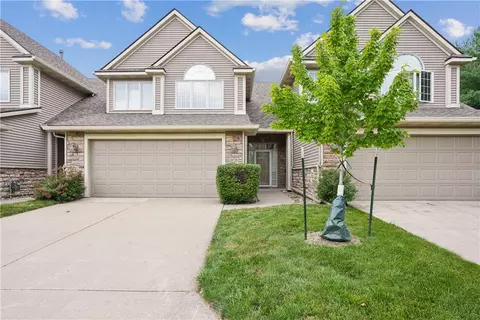 12726 Diamond Ridge Ct, Clive, IA 50325