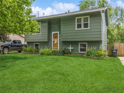1004 Hackley Ave, Des Moines, IA 50315