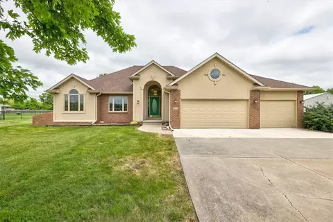 3019 SE 68th St, Pleasant Hill, IA 50327