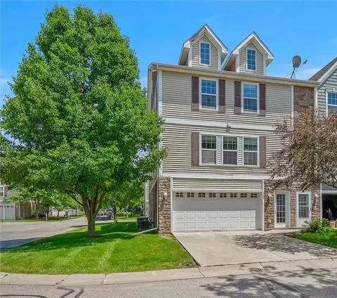 309 NE Olivewood Dr, Waukee, IA 50263