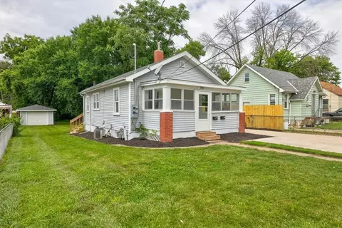 2116 Searle St, Des Moines, IA 50317