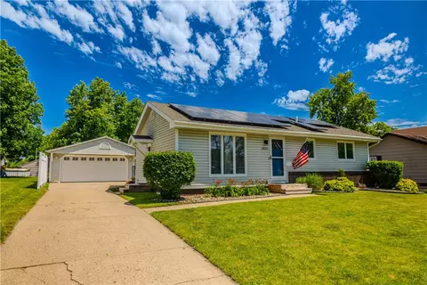 1035 4th St NW, Altoona, IA 50009