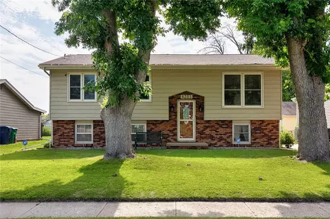 4305 70th St, Urbandale, IA 50322
