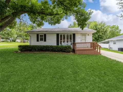 1001 W Boston Ave, Indianola, IA 50125