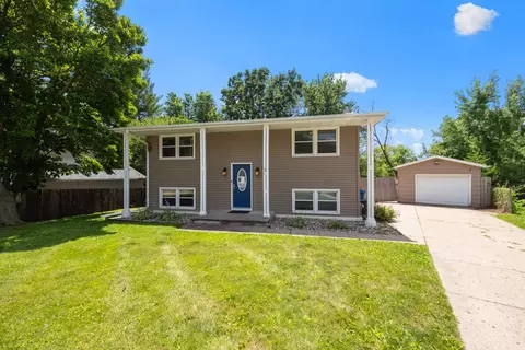 231 Scandia Cir, Des Moines, IA 50315