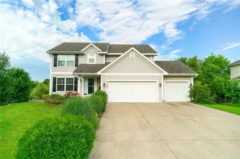 1740 Pease Dr, Pleasant Hill, IA 50327