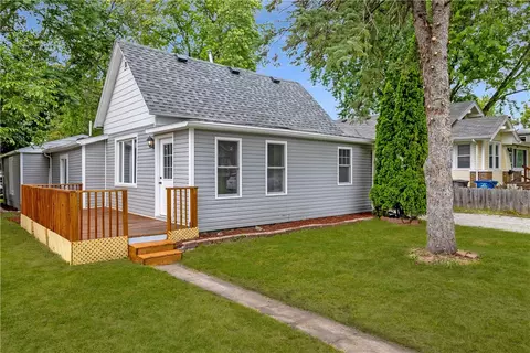 3108 E 8th St, Des Moines, IA 50316