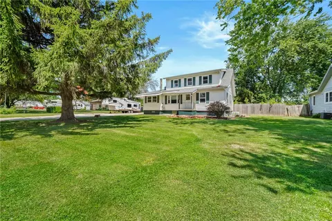 2040 E Leland Ave, Des Moines, IA 50320
