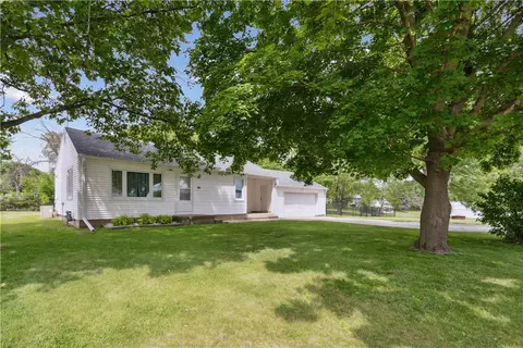 312 E American St, Monroe, IA 50170