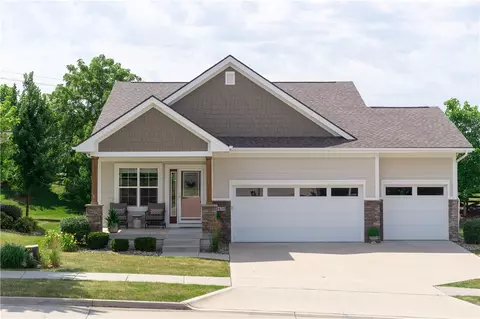 9430 Bellflower Ln, Norwalk, IA 50211