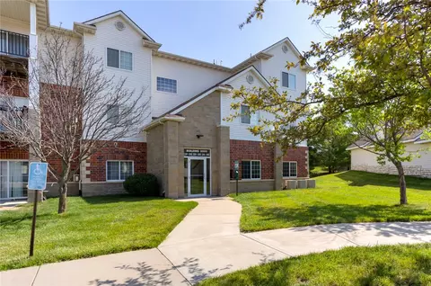 6255 Beechtree Dr #2108, West Des Moines, IA 50266