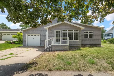 204 5th St SW, Altoona, IA 50009