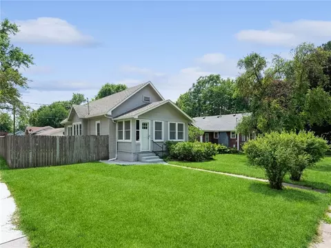 1202 Douglas Ave, Des Moines, IA 50313