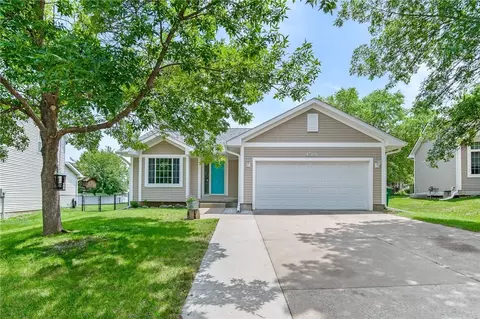 4566 Coachlight Dr, West Des Moines, IA 50265