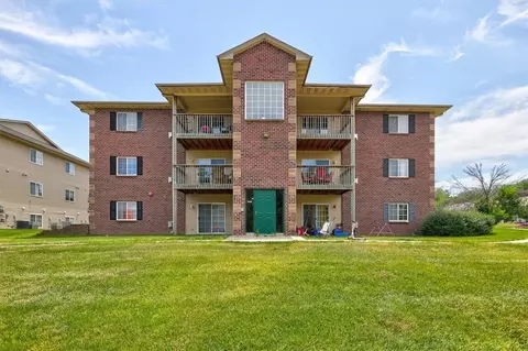 5924 Sutton Pl #6, Urbandale, IA 50322