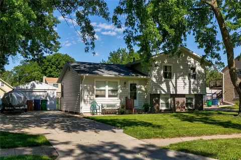 4304 65th St, Urbandale, IA 50322