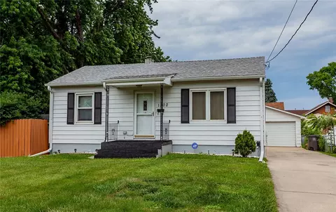 1302 E Ovid Ave, Des Moines, IA 50316