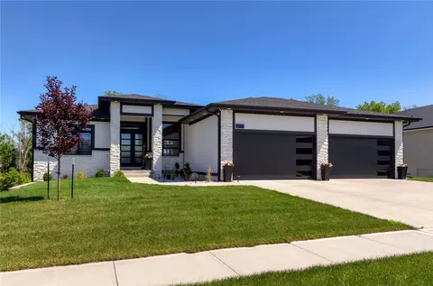 14603 Catalpa Dr, Urbandale, IA 50323