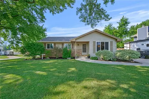 1002 4th St NW, Altoona, IA 50009