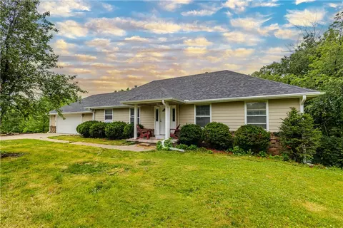 8632 143rd Ave, Indianola, IA 50125