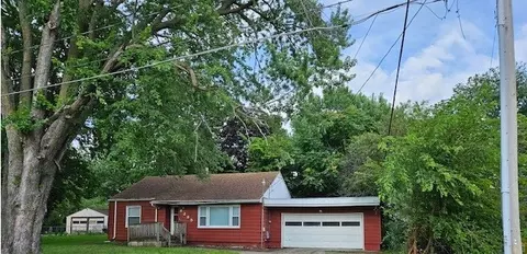 4285 NE 34th St, Des Moines, IA 50317