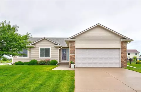 3004 SE Stonegate Dr, Grimes, IA 50111