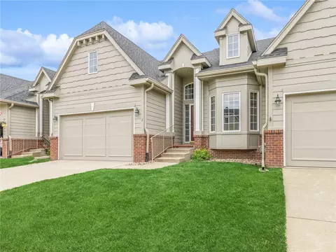 6980 Cody Dr #2, West Des Moines, IA 50266