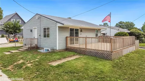 302 E Jasper St, Pleasantville, IA 50225