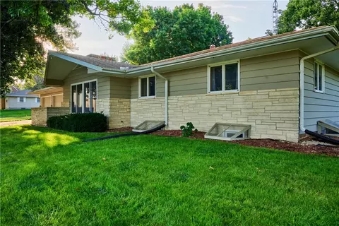 918 W 18th St, Carroll, IA 51401
