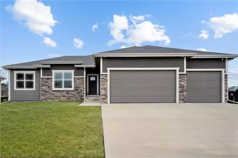 1521 NW Pine View Cir, Ankeny, IA 50023