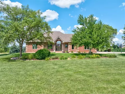 8677 Hoover Trl, Indianola, IA 50125