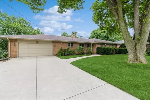 3101 Mary Lynn Dr, Urbandale, IA 50322