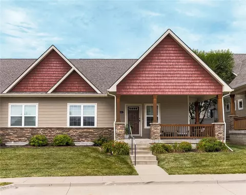 134 63rd St, West Des Moines, IA 50266
