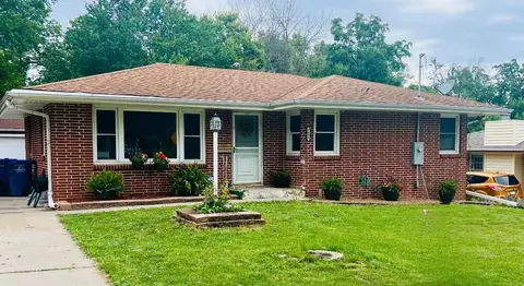 3400 Fairlane Dr, Des Moines, IA 50315