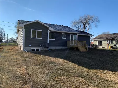 4833 SW 5 St, Des Moines, IA 50315
