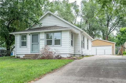 2427 E 37th Ct, Des Moines, IA 50317