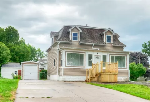 406 E 10th St N, Newton, IA 50208