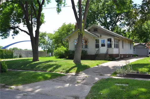 844 39th St, Des Moines, IA 50312