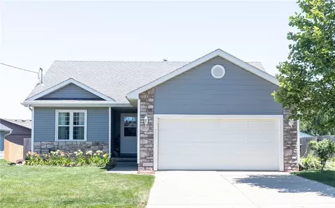 301 NE Mandy Ave, Elkhart, IA 50073