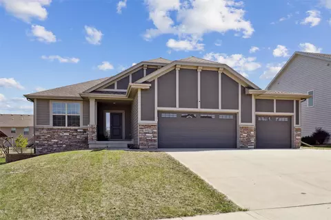16548 Horton Dr, Clive, IA 50325