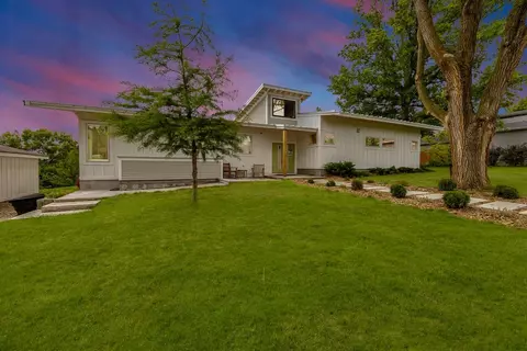 8138 Ivy St, Dexter, IA 50070