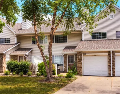 150 S Prairie View Dr #710, West Des Moines, IA 50266