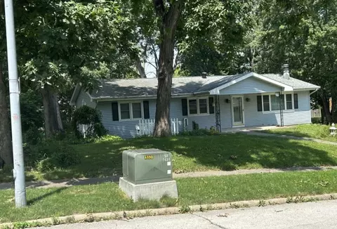 4990 Ash Dr, Pleasant Hill, IA 50327