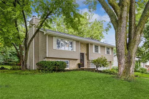 2028 NW 80th Pl, Clive, IA 50325