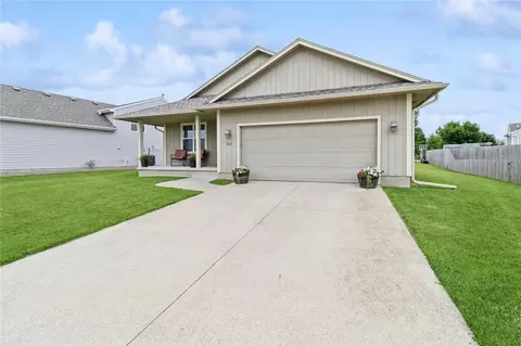 807 33rd St SW, Bondurant, IA 50035