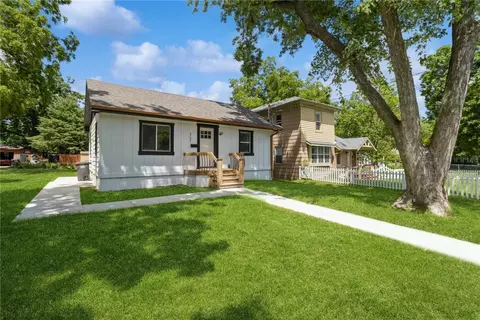 2705 Franklin Ave, Des Moines, IA 50310