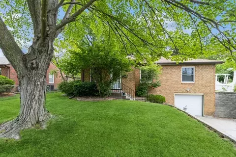 1003 65th St, Windsor Heights, IA 50324