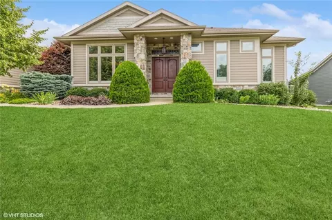 2635 Bos Landen Dr, Pella, IA 50219