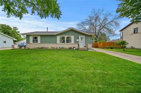 304 10th St SE, Altoona, IA 50009