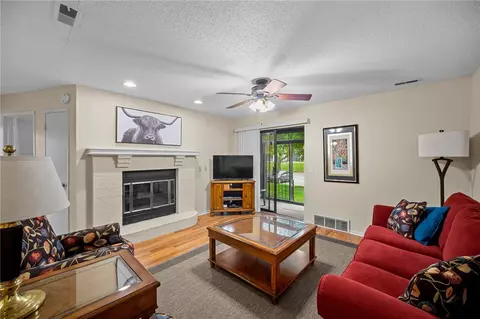 4829 86th St #9, Urbandale, IA 50322